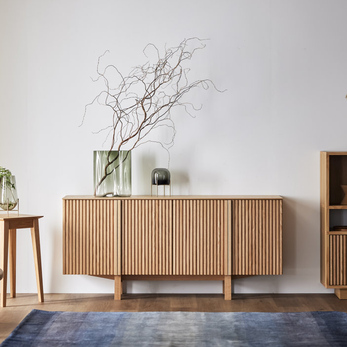 セラン サイドボード（Serein Sideboard）｜ダイニングと高さを揃える建築美。天然木無垢材の縦格子が空間を繋ぐ国産ミドルボードの画像