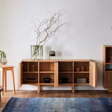 セラン サイドボード（Serein Sideboard）｜ダイニングと高さを揃える建築美。天然木無垢材の縦格子が空間を繋ぐ国産ミドルボードの画像