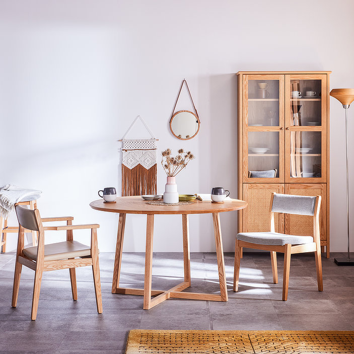 パラディ ダイニングテーブル（Paradis Dining Table）｜無垢材・円形・日本製の画像