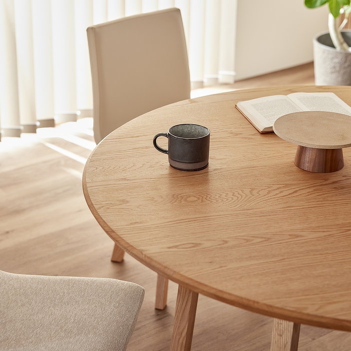 パラディ ダイニングテーブル（Paradis Dining Table）｜無垢材・円形・日本製の画像