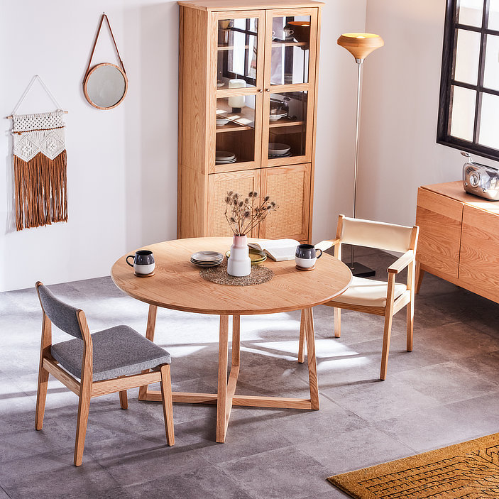 パラディ ダイニングテーブル（Paradis Dining Table）｜無垢材・円形・日本製の画像