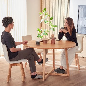 パラディ ダイニングテーブル（Paradis Dining Table）｜無垢材・円形・日本製の画像