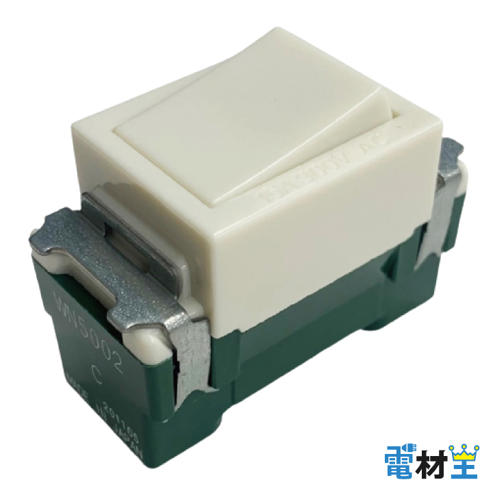 WN5002 埋込スイッチ C 3路 Panasonicの画像