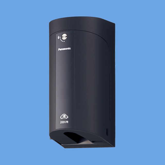 WK4422B EV/PHEV充電用 カバー付15A 20A兼用接地屋外コンセント 簡易鍵付 露出 埋込両用 200V用 ブラック Panasonicの画像