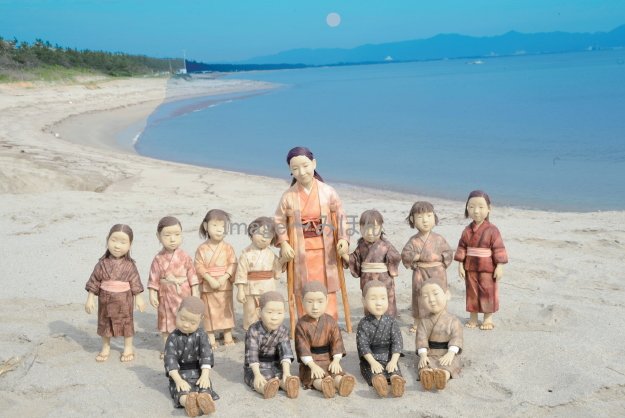 安部朱美ポストカード　二十四の瞳「記念写真」の画像