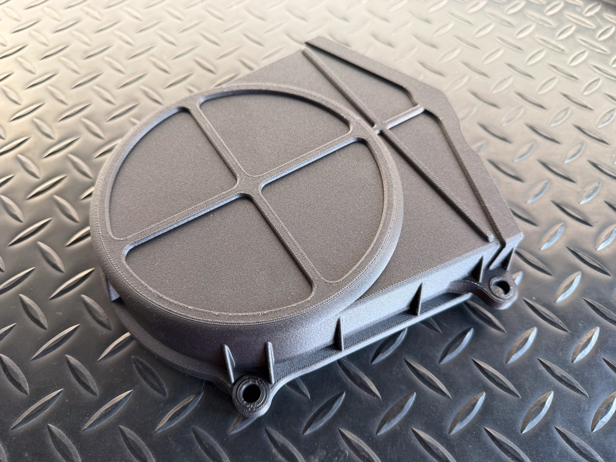 AToRiKAオリジナル タイミングベルトフロントカバー ジムニー JA11 F6A ２型以降 11390-83C00 11380-83C01の画像