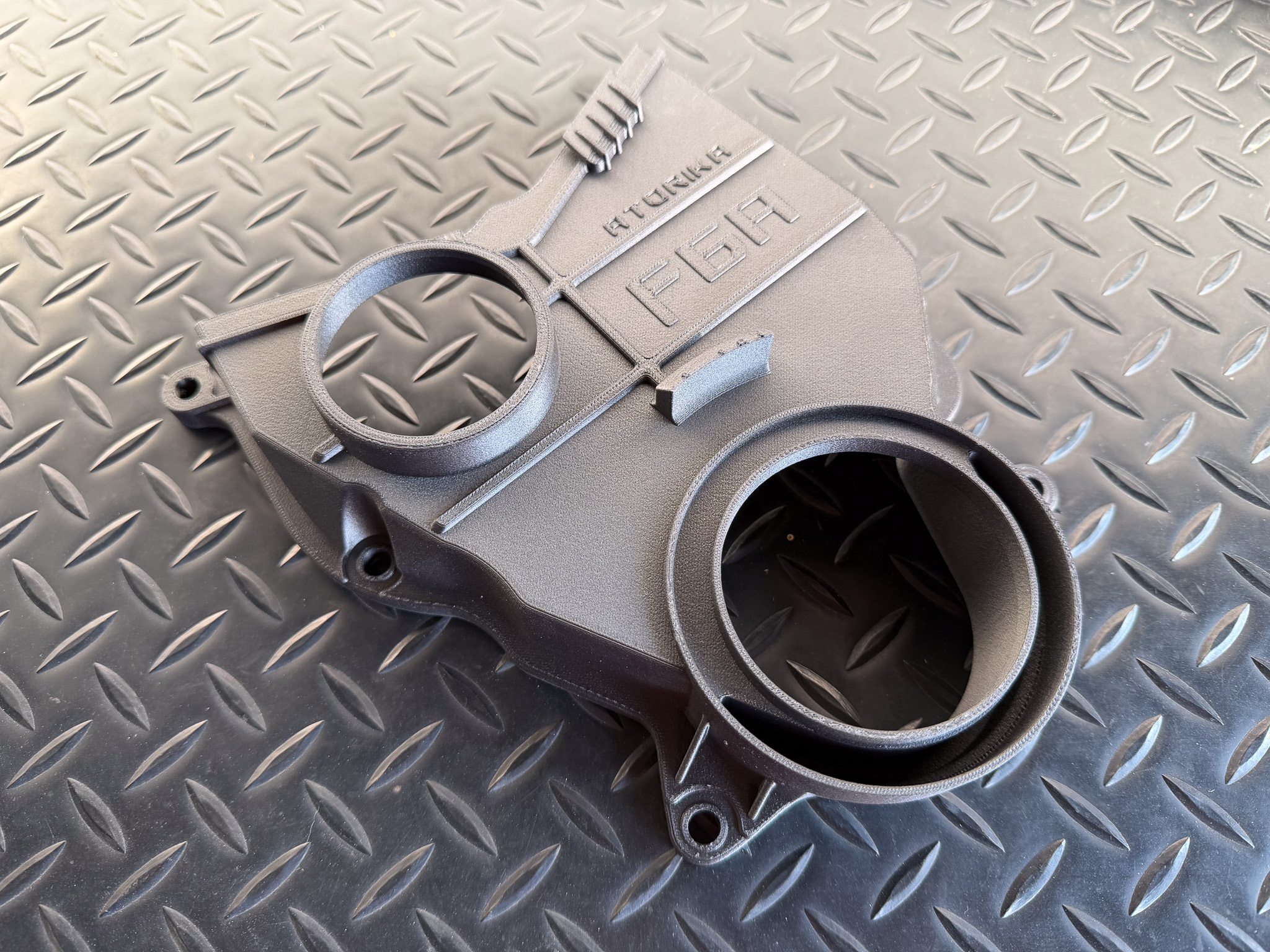 AToRiKAオリジナル タイミングベルトフロントカバー ジムニー JA11 F6A ２型以降 11390-83C00 11380-83C01の画像