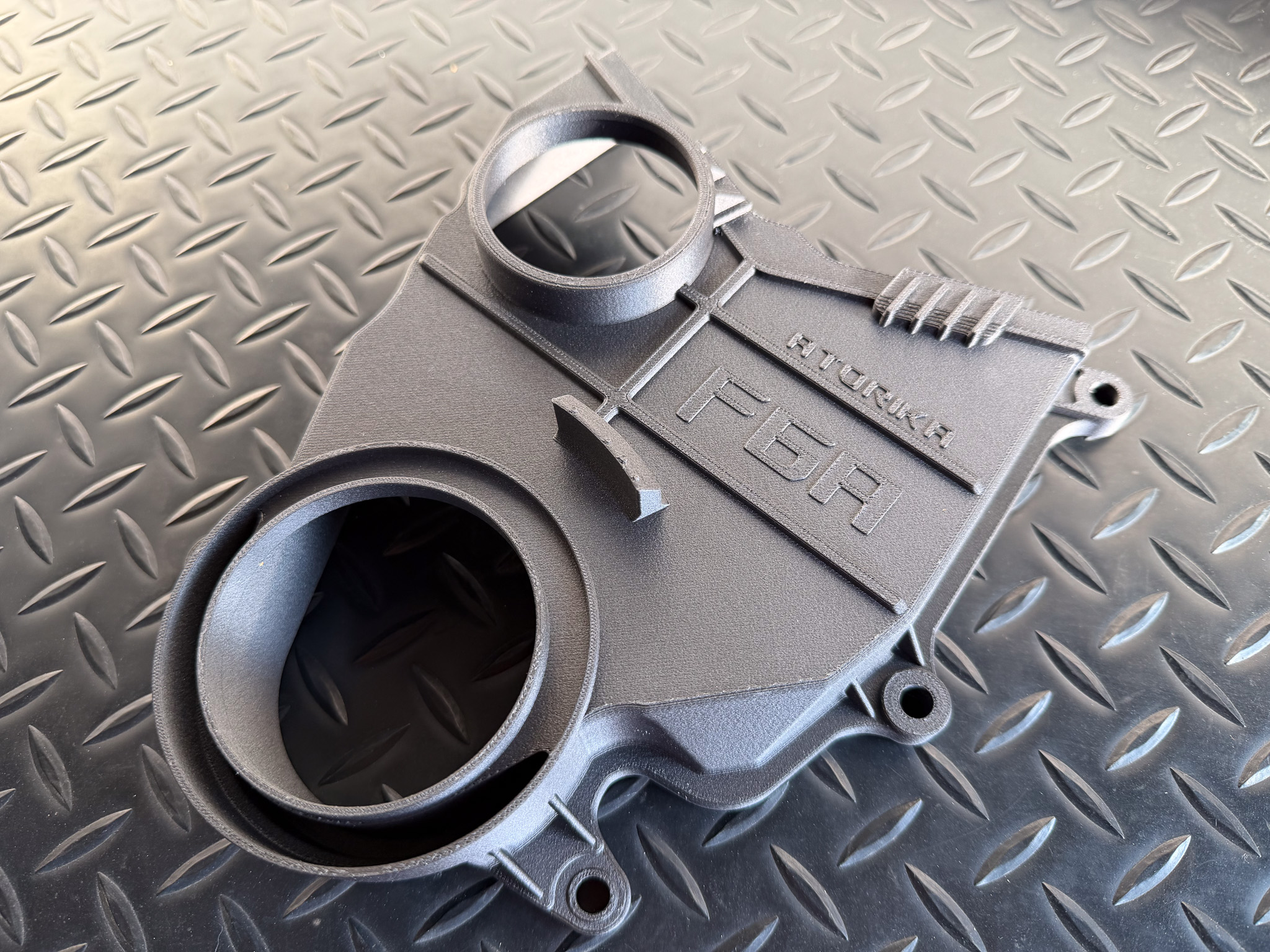 AToRiKAオリジナル タイミングベルトフロントカバー ジムニー JA11 F6A ２型以降 11390-83C00 11380-83C01の画像