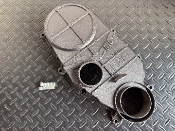 AToRiKAオリジナル タイミングベルトフロントカバー ジムニー JA11 F6A ２型以降 11390-83C00 11380-83C01の画像