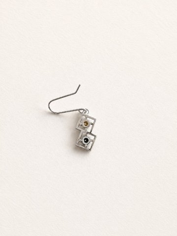 背中合わせの恋（ピアス・片耳）の画像