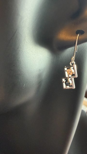 背中合わせの恋（ピアス・片耳）の画像