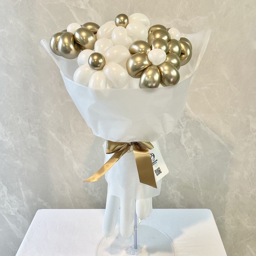 white×gold balloon bouquetの画像