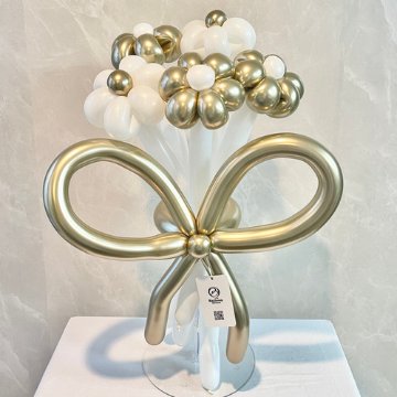 white×gold balloon bouquetの画像