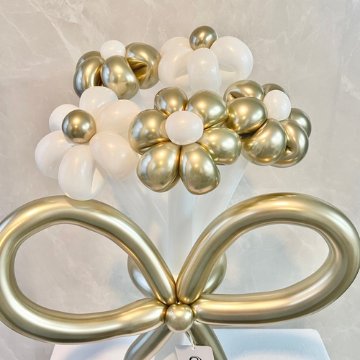 white×gold balloon bouquetの画像