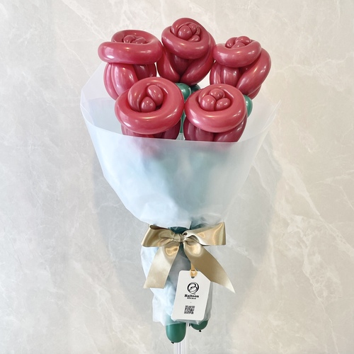 red rose balloon bouquetの画像