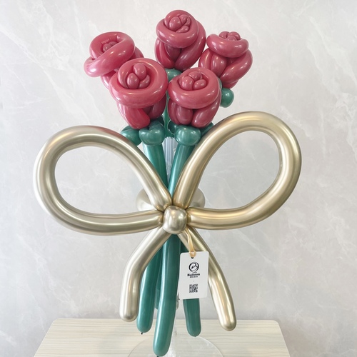 red rose balloon bouquetの画像