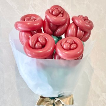 red rose balloon bouquetの画像