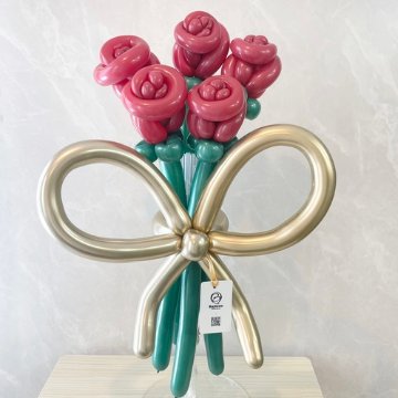 red rose balloon bouquetの画像