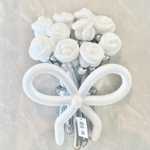 white×silver rose balloon bouquet(M)の画像