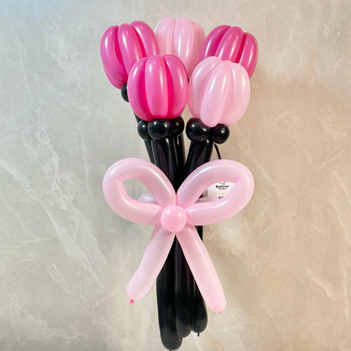 black×pink balloon bouquetの画像