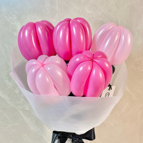 black×pink balloon bouquetの画像