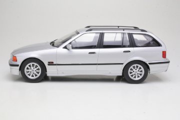 MCG 1/18 BMW 325i E36 ツーリング 1995 シルバー モデルカー画像