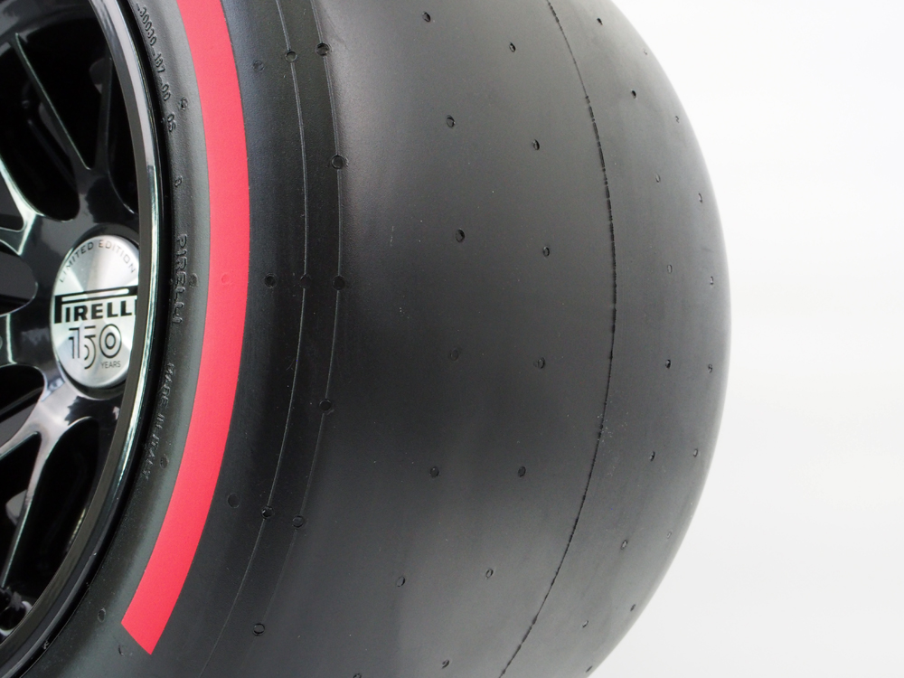 ピレリ Pirelli 150周年記念 1/2スケール 2022年仕様 ディスプレイ用 タイヤ / レッド画像