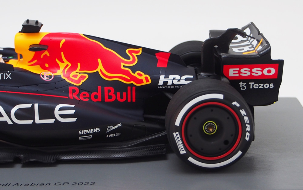 スパーク 1/18 レッドブル レーシング RB18 マックス フェルスタッペン 2022年 サウジアラビアGP ウィナー ピットボード付の画像