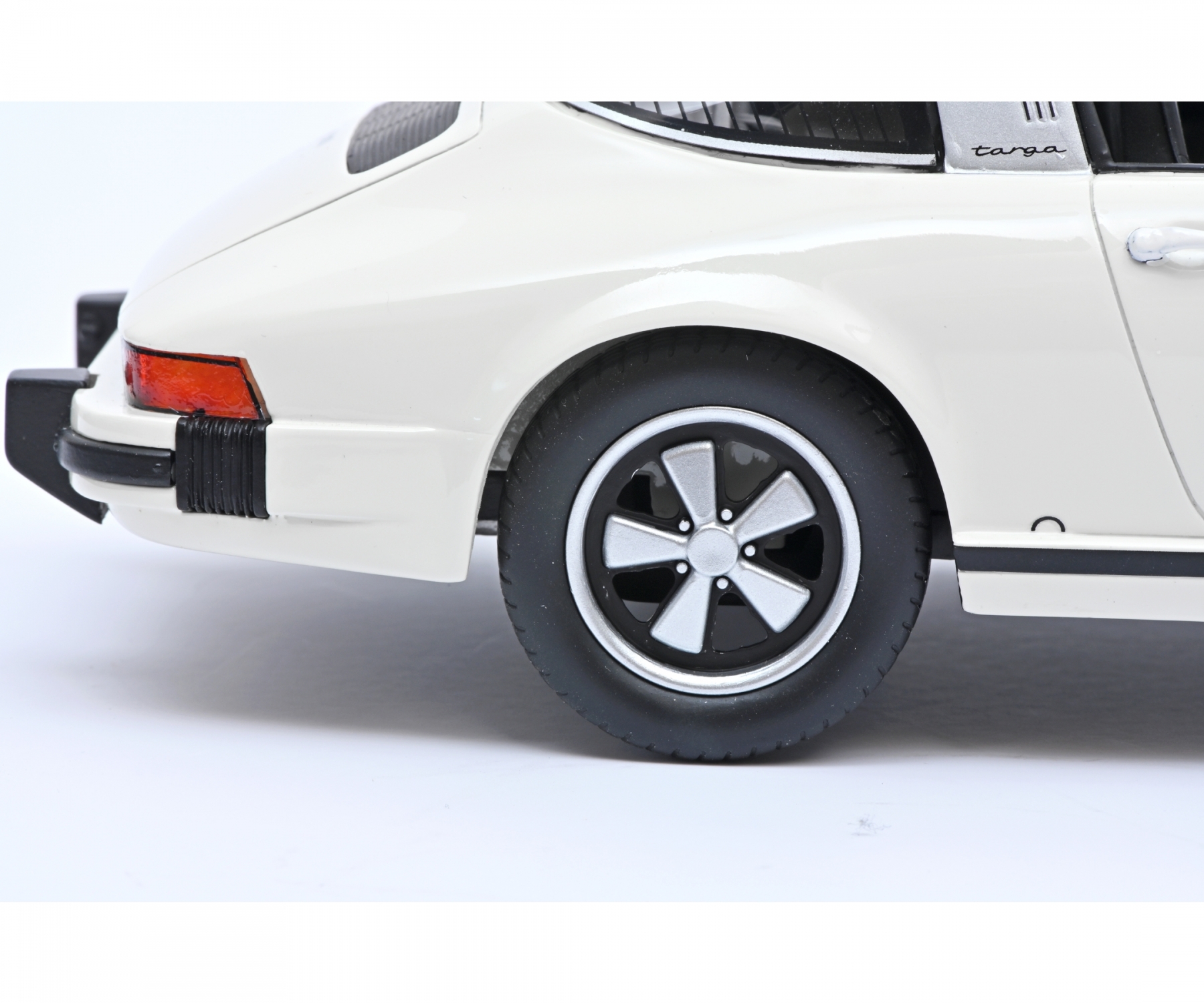 シュコー 1/18 ポルシェ 911 タルガ モデルカー / ホワイト画像