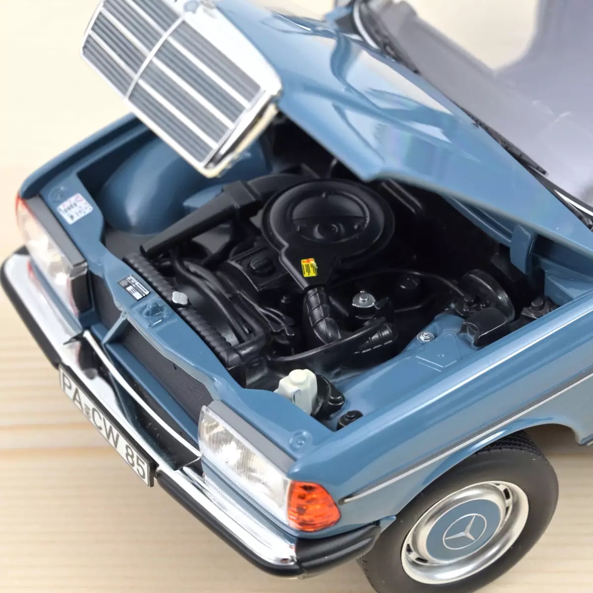 ノレブ 1/18 メルセデスベンツ MB 200 T 1980年 モデルカー / ブルー画像