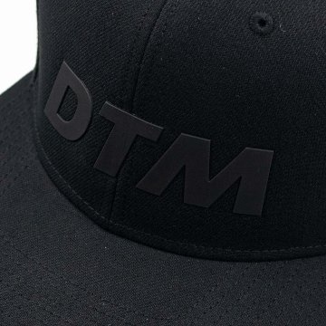 DTM ロゴ ステルス フラット キャップ / ブラック画像