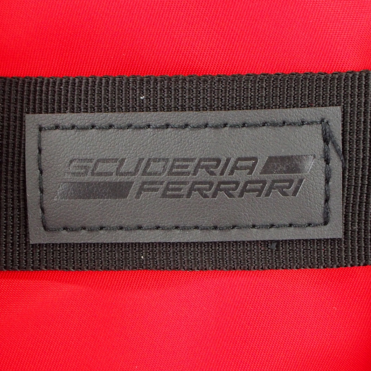 スクーデリア フェラーリ レーシング USBコネクタ付き バックパック / レッド画像