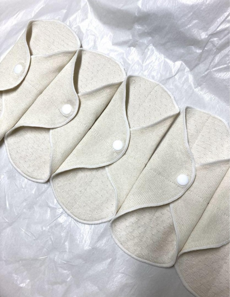 【ハンドメイド】シルク・オーガニックコットン素材の布ナプキン・キナリ4枚組の画像