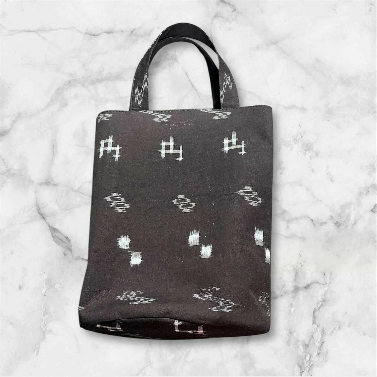 トートバッグ レディース おしゃれ 軽量 バッグ 紺色 柄入り 和モダン シンプル サブバッグ エコバッグ 手提げバッグ 布バッグ カジュアルバッグ お出かけバッグ レディースバッグ 普段使い 小物収の画像
