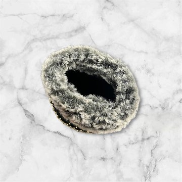 ゴールドチェーン付き手提げバッグの画像