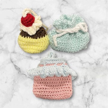手編み 小物入れ 3点セット プリンモチーフ 巾着 ミニバッグ ハンドメイド かぎ針編み スイーツモチーフ 小物ポーチ かわいい 編み物雑貨 収納 インテリア 雑貨 ギフト プレゼントの画像