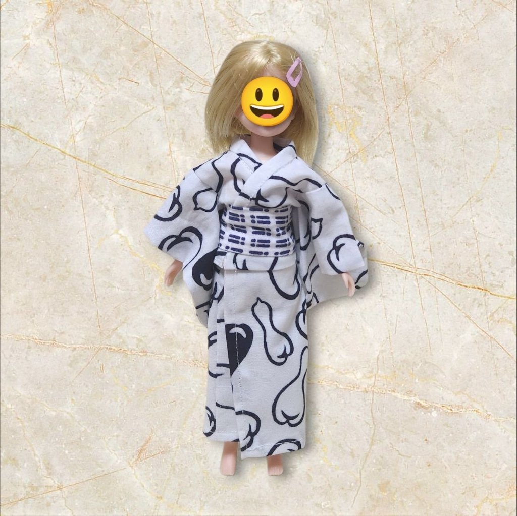 1/6ドール用 アウトフィット 浴衣 2点セット 白×紺 ひょうたん柄 帯付き ドール服 和装 着物風 着せ替え 服 夏祭り 夏 お祭り コーデ 和柄 渋め シック 大人っぽい ハンドメイドの画像