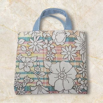 22cmドール用 アウトフィット 3点セット ピンク トップス ショートパンツ セパレート セットアップ 花柄 トートバッグ付き ドール服 着せ替え服 スポーティ カジュアル ハンドメイドの画像