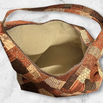 和柄 バッグ 手提げバッグ 和風バッグ ハンドメイド レディース トートバッグ パッチワーク柄 和柄バッグ 軽量 布バッグ 和風 小さめバッグ 普段使い 和雑貨 和風トート プレゼント ギフトの画像