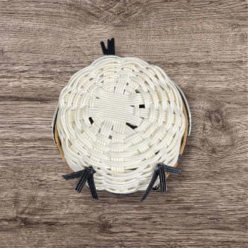 クラフトバンド ふたつき小物入れ シマエナガの画像