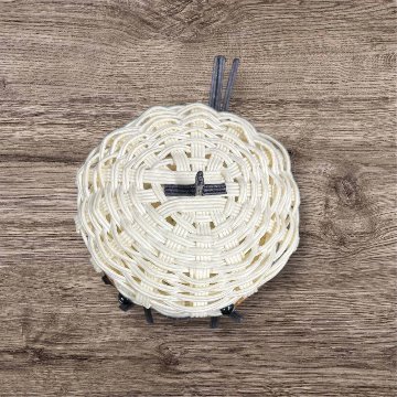 クラフトバンド ふたつき小物入れ シマエナガの画像