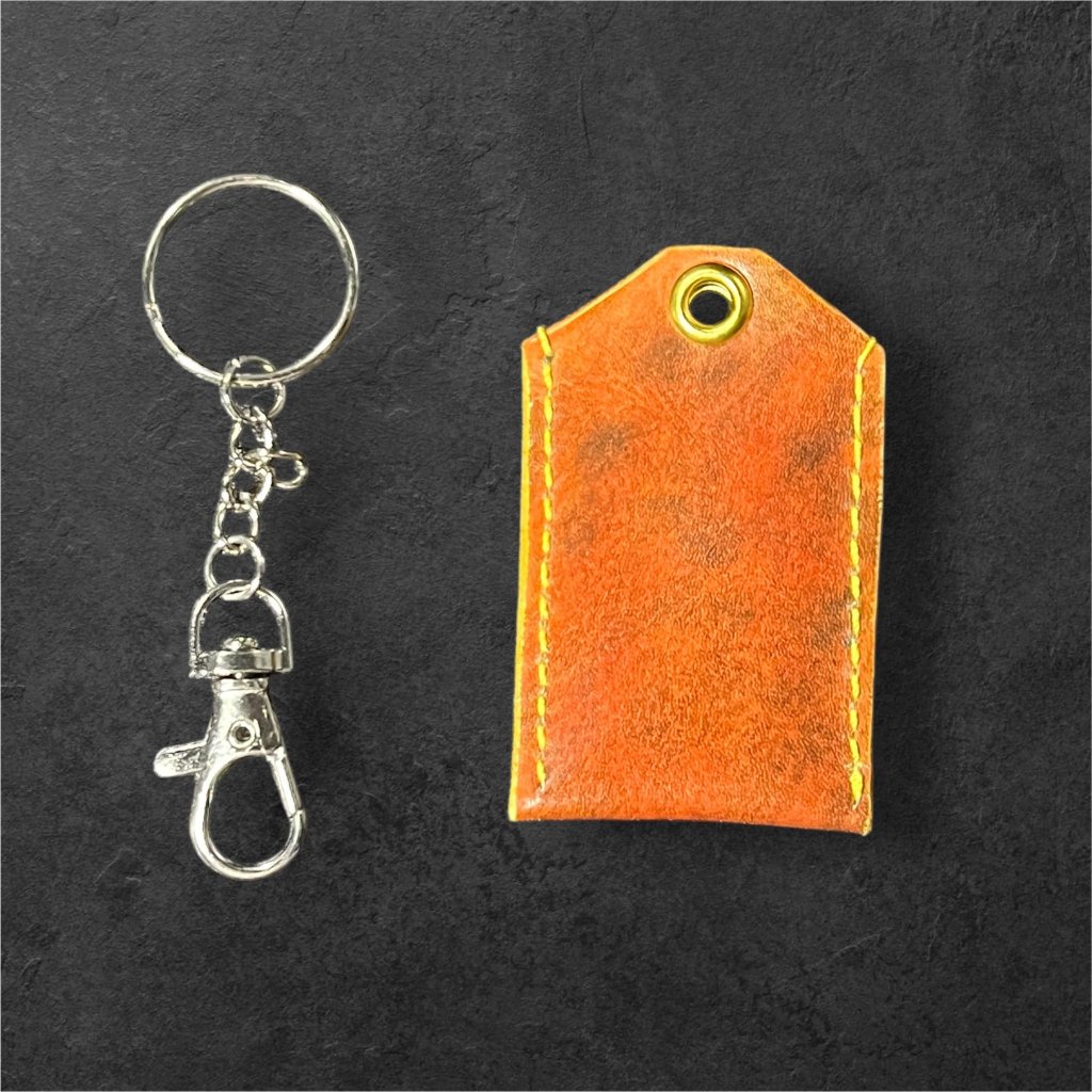 【送料無料！】本革 お守りカバー サイズS お守り袋 日本製 ハンドメイド お守り入れ レザー キーホルダー 合格祈願 交通安全 厄除け 紛失防止 おしゃれ ランドセル 贈り物 ギフト プレゼント 父の画像