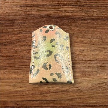 本革 レザー お守りケース ハンドメイド ヒョウ柄 メンズ レディース 日本製 誕生日 革婚式 還暦祝い カバー 袋 日常 持ち運び 紛失防止 汚れ防止 ベージュ系の画像