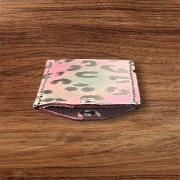 本革 レザー お守りケース ヒョウ柄 メンズ レディース 日本製 誕生日 革婚式 還暦祝い 持ち運び 紛失防止 汚れ防止ピンク系 ハンドメイドの画像