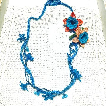 ターコイズブルーのネックレス水仙2輪画像