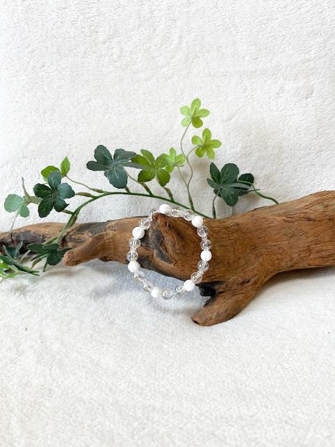 ホワイトシェルとアクアクリスタルのブレスの画像