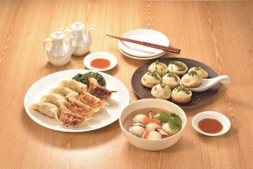 【北海道直送】 佃善 じゃが豚・餃子１６個・小籠包セット 【全国送料込】(沖縄・離島除く)の画像