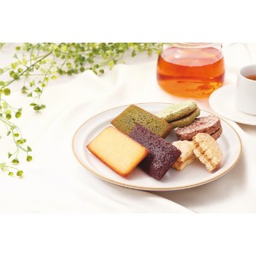 2026年お歳暮特別企画 自家挽きアーモンドのガトーセレクション（２４個）  １８４ 【送料込】(沖縄・離島は別途)の画像