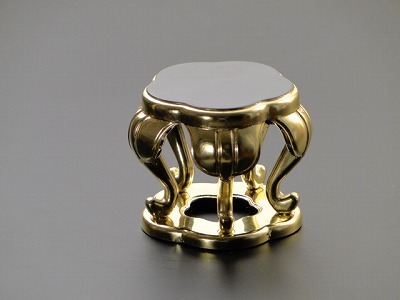 梅型仏器台2.5寸（側面）総金（本金）の画像