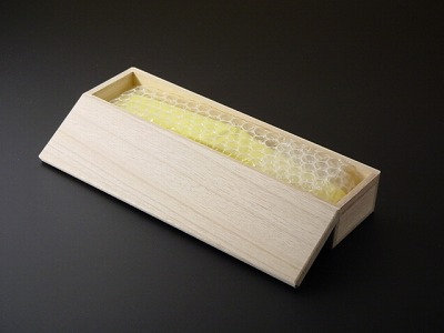 お剃刀（かみそり）（高級品）(高級正絹房付き)木箱入り、日本製(京都)画像